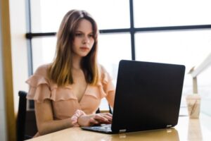 Seslinaz.com ile Sesli ve Görüntülü Sohbetin Yeni Adresi